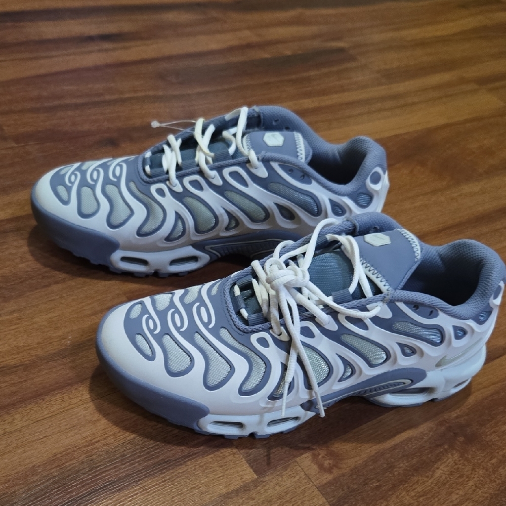 Nike Air Max Plus Drift FV4081 101 Ashen Supportive Sole Size 7.5 NEW GRAY WHITE